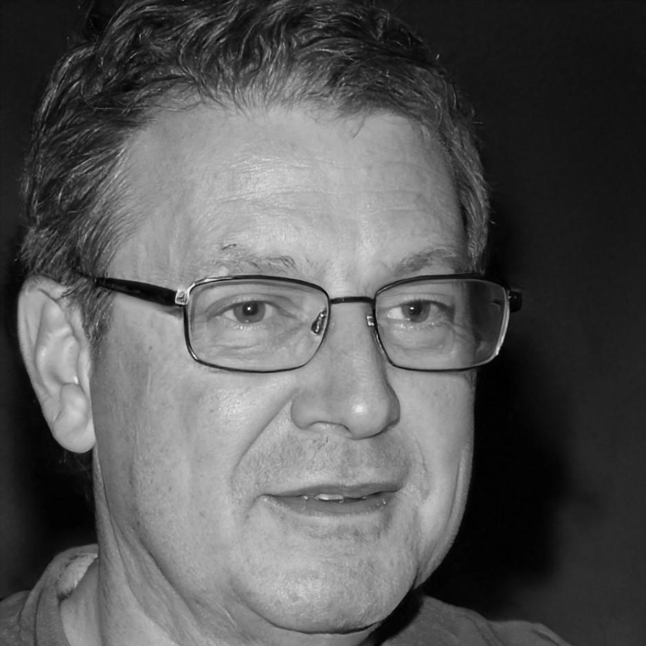 Retrato profesional de Ahmed Hassan